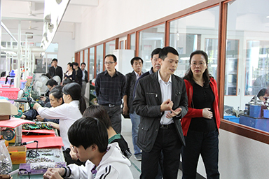 福建省委統(tǒng)戰(zhàn)部副部長、省工商聯(lián)黨組書記王玲視察虹潤公司